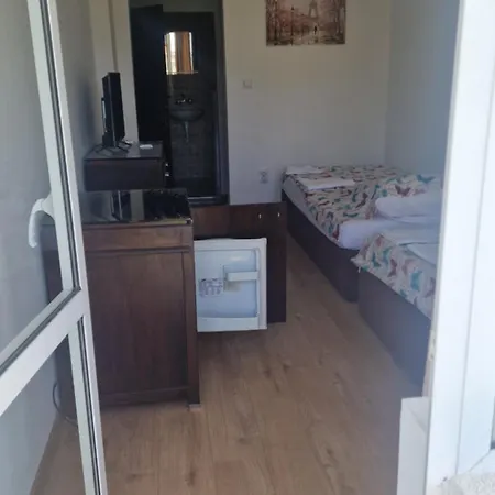 Къща За Гости Ravda בית הארחה 3*