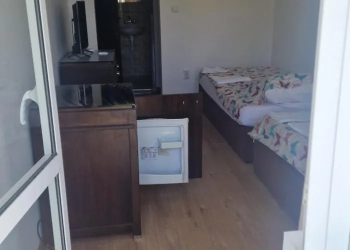 Къща За Гости Ravda Πανσιόν 3*